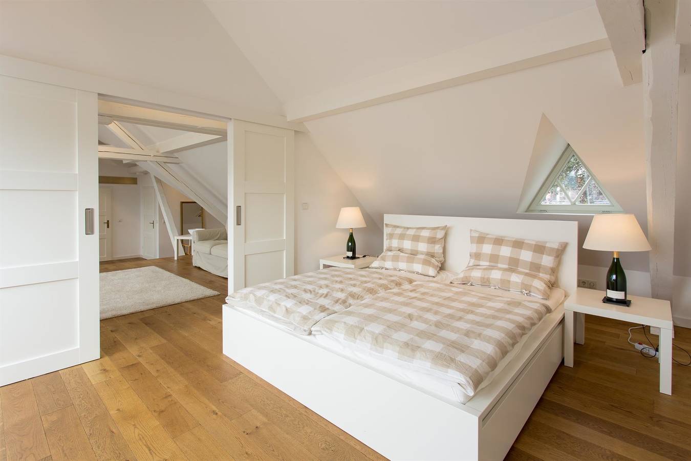 Ganze Ferienwohnung, Ferienwohnung "Blanc et Noir" in Konz, Landkreis Trier-Saarburg