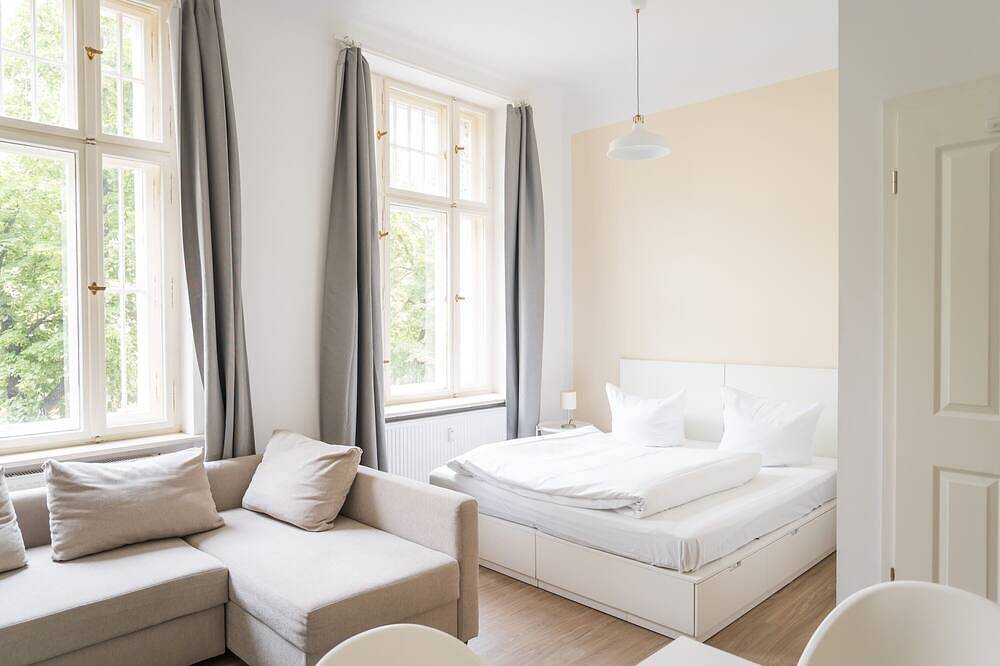 Ganze Wohnung, Frankfurter Allee Superior Apartments by Sabine in Friedrichshain - Kreuzberg, Berlin