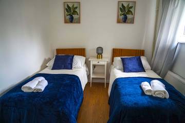 Holiday Rental for 4 People in Milton Keynes, South East England, Photo 2