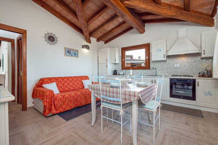 Appartement entier, Appartement Zeus avec vue sur la mer, balcons, terrasse et climatisation in Porto Ainu, Budoni