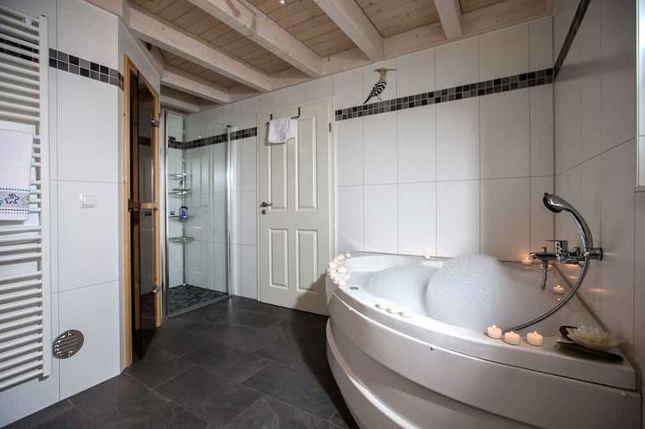 Maison de vacances de luxe avec sauna, bain à remous, poêle à bois, meublée. Terrasse in Nordhorn, Arrondissement du Comté de Bentheim