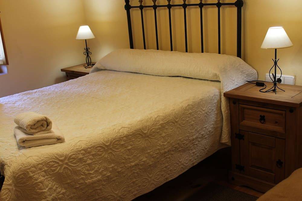 Rustic House With One Of The Best Views Of Bierzo in Toral de los Vados, El Bierzo