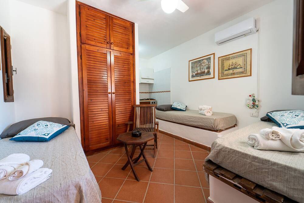 Dammuso detached cottage with sea view and garden in Lampedusa in Lampedusa e Linosa, Pelagische Inseln
