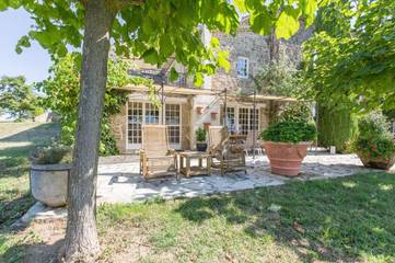 Gîte pour 4 personnes, avec jardin ainsi que vue et piscine à Étables
