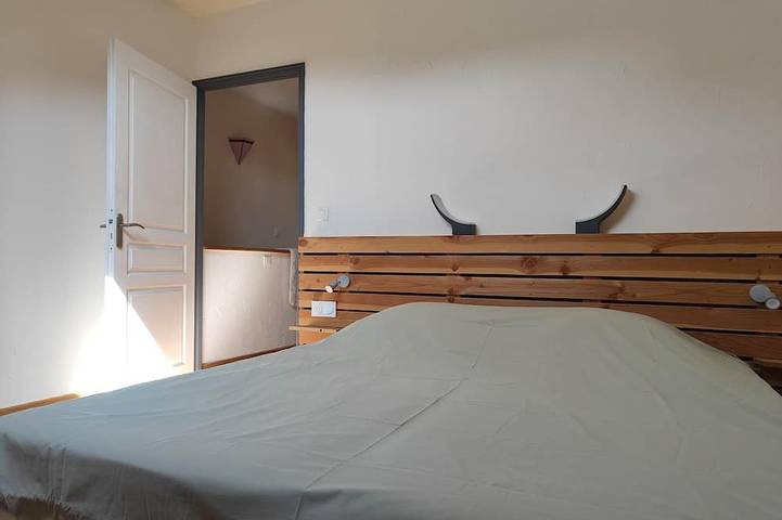 Gîte pour 6 personnes, avec jardin à La Roche-en-Brenil - 2