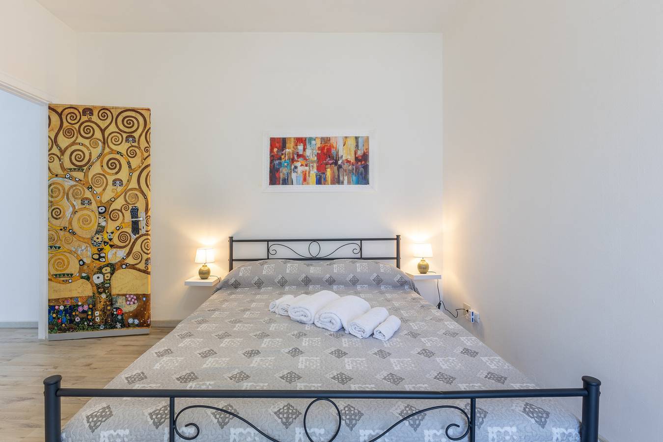 Appartamento intero, Appartamento 'Bilocale In Villa Con Piscina' con vista sulle montagne, piscina condivisa e Wi-Fi in Comiso, Provincia di Ragusa
