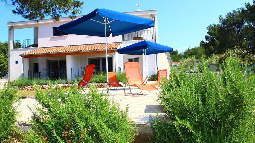 Ferienwohnung für 5 Personen, mit Terrasse und Garten auf Dugi Otok