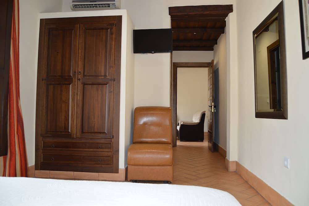Entire apartment, 2 bedroom apartment in Cáceres, Cáceres Region