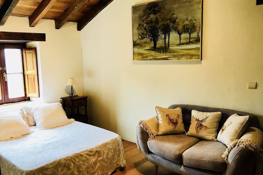 Casa con impresionante mirador de piedra suspendido en la montaña y vistas in San Roque de Riomiera, Cordillera Cantábrica