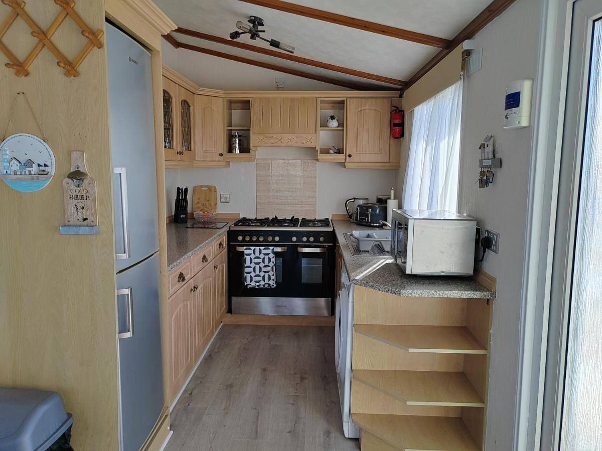 Dog Friendly 8 Berth Lodge, 600 Yard's From The Beach In Hunstanton in Hunstanton, Norfolk Coast