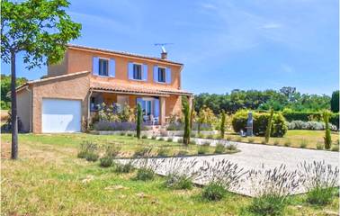 Gîte pour 8 personnes, avec terrasse et piscine à Gargas