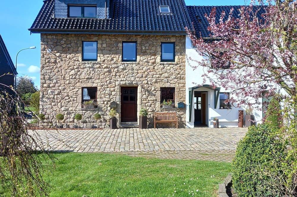 Appartamento intero, Very nice apartment with garden, perfect starting point for hikes, bike tours etc.   in Hürtgenwald, Naturpark Hohes Venn-Eifel