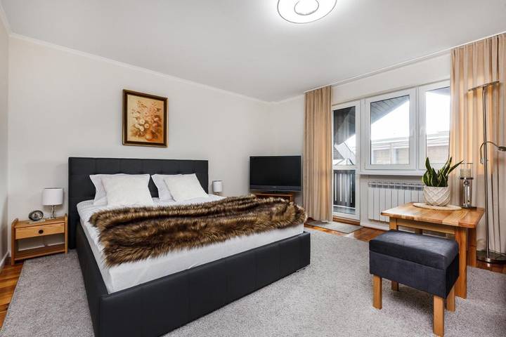 Apartament wakacyjny dla 4 osób, z balkon i widok oraz ogród w Kamienna Góra