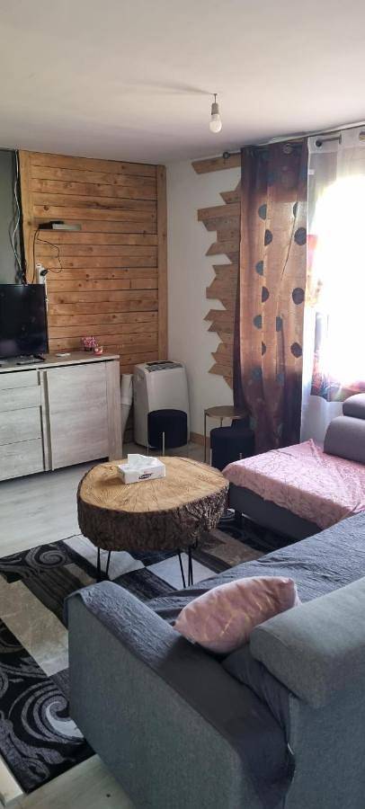 Appartement entier, Two-Bedroom Apartment in Guécélard, Sarthe