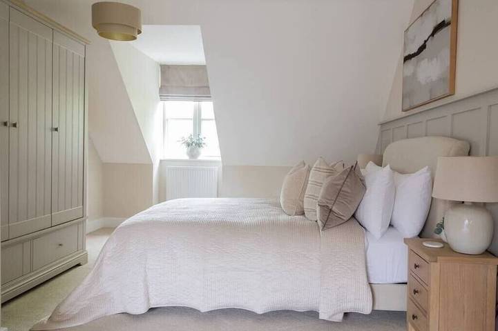 Stylish 3Bd Townhouse in Central Winchester in Winchester, South Downs