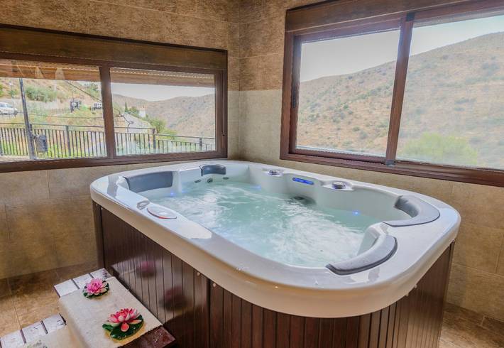 Chalet para 2 personas, con jacuzzi además de jardín y terraza en Andalucía - 2