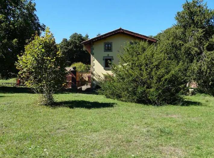 Apartamento para 8 personas, con Terraza y Piscina en Osona