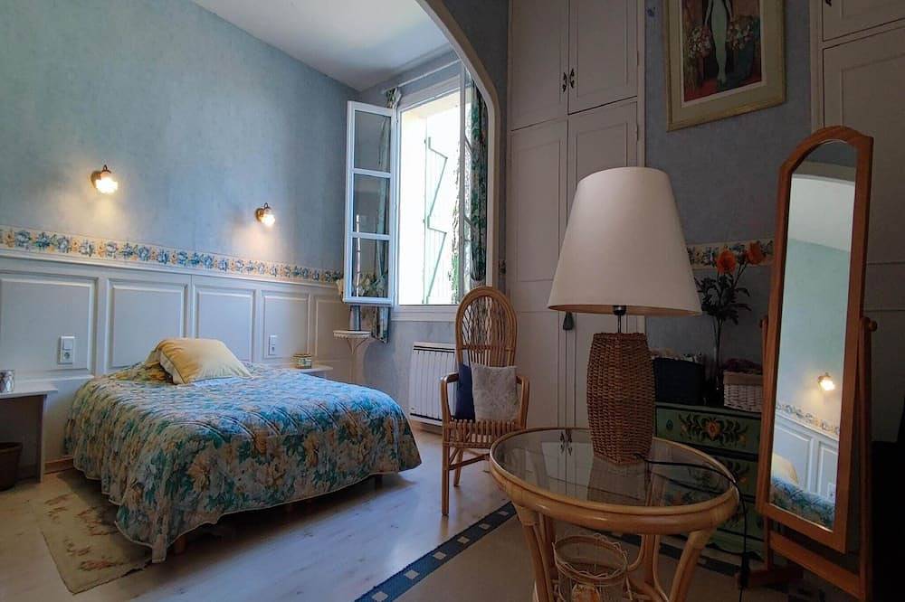 Spacious holiday home with private pool and park in Puisserguier, Béziers region