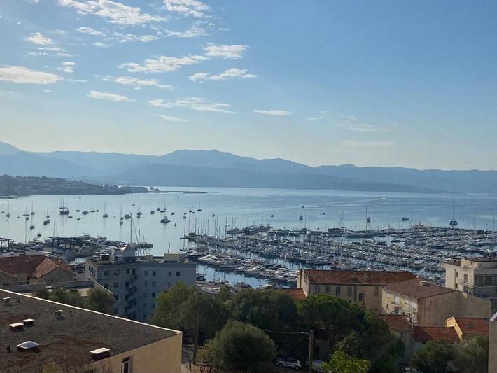 Maison d’hôte pour 4 personnes, avec balcon et vue