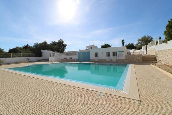 Villa voor 8 personen, with uitzicht and zwembad as well as balkon in Armação de Pera