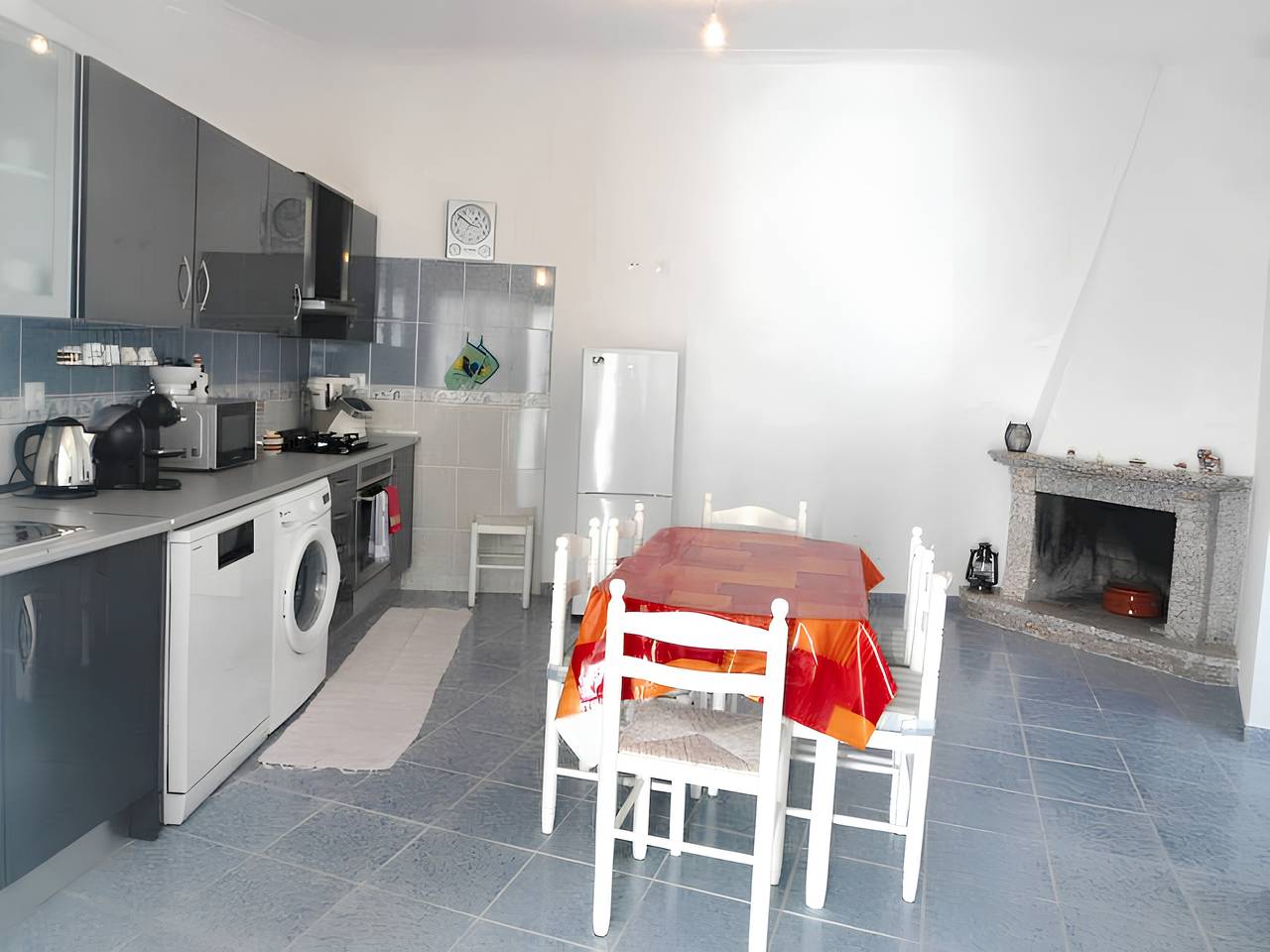 Casa spaziosa a Zebreira con balcone e terrazza. in Uniao de Freg de Segura e Zebreira, Distretto di Castelo Branco