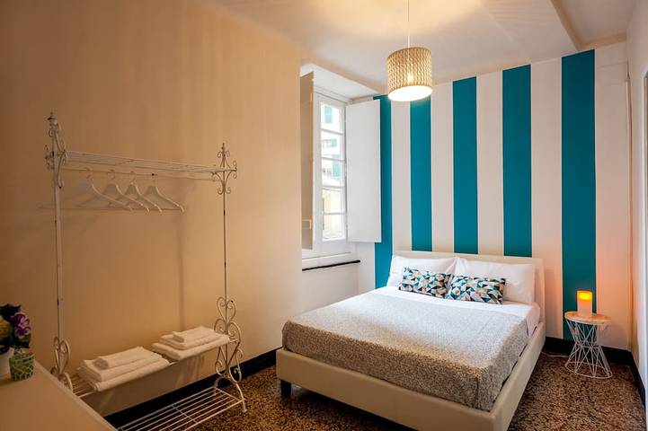 Appartamento intero, Old Genoa Apartment- Superior fronte Acquario in Genova (Città), Genoa