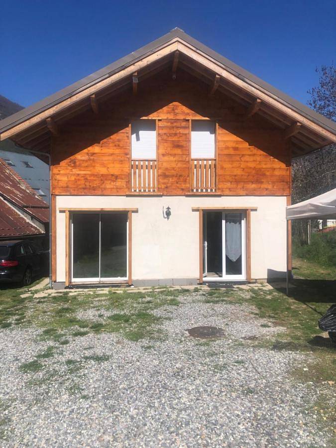 Gîte pour 6 personnes, avec jardin et vue, animaux acceptés à L'Argentière-la-Bessée