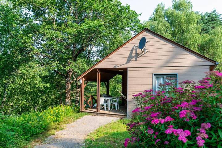 Camping pour 6 personnes, avec Terrasse et Jardin dans Raulhac