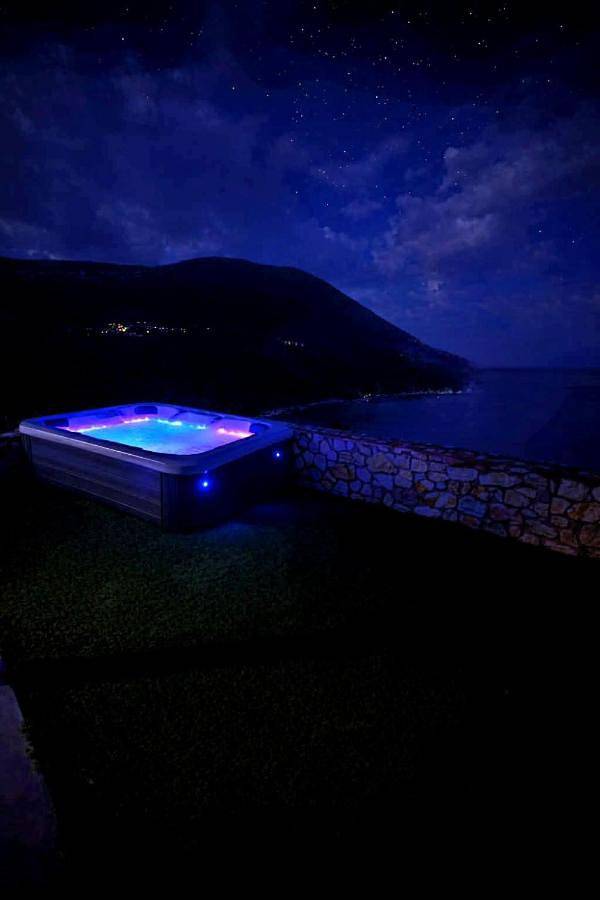 Villa pour 2 personnes, avec piscine ainsi que jardin et vue à Ithaque - 2