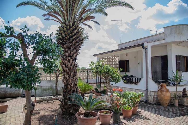 Casa vacanza per 6 persone, con balcone e giardino, con animali domestici in Leporano Marina