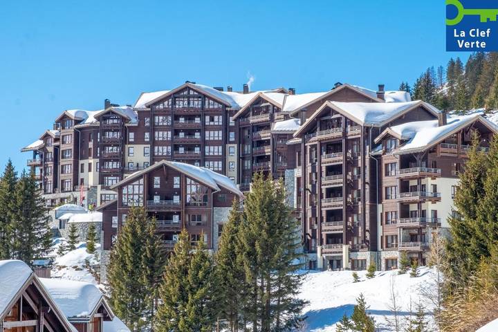 Appart’hôtel pour 4 personnes, avec terrasse et sauna ainsi que piscine et jacuzzi, animaux acceptés