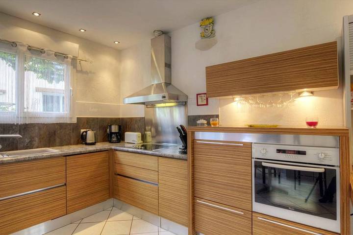 Gîte pour 4 personnes, avec jardin et terrasse dans l' Ain - 4