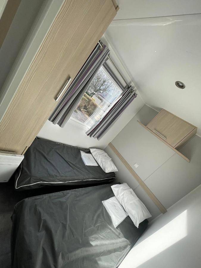 Location de vacances pour 4 personnes, avec piscine ainsi que terrasse et vue, adapté aux familles dans Ébreuil - 3