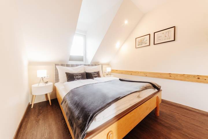 Ferienwohnung für 4 Personen, mit Pool und Garten sowie Seeblick - 1