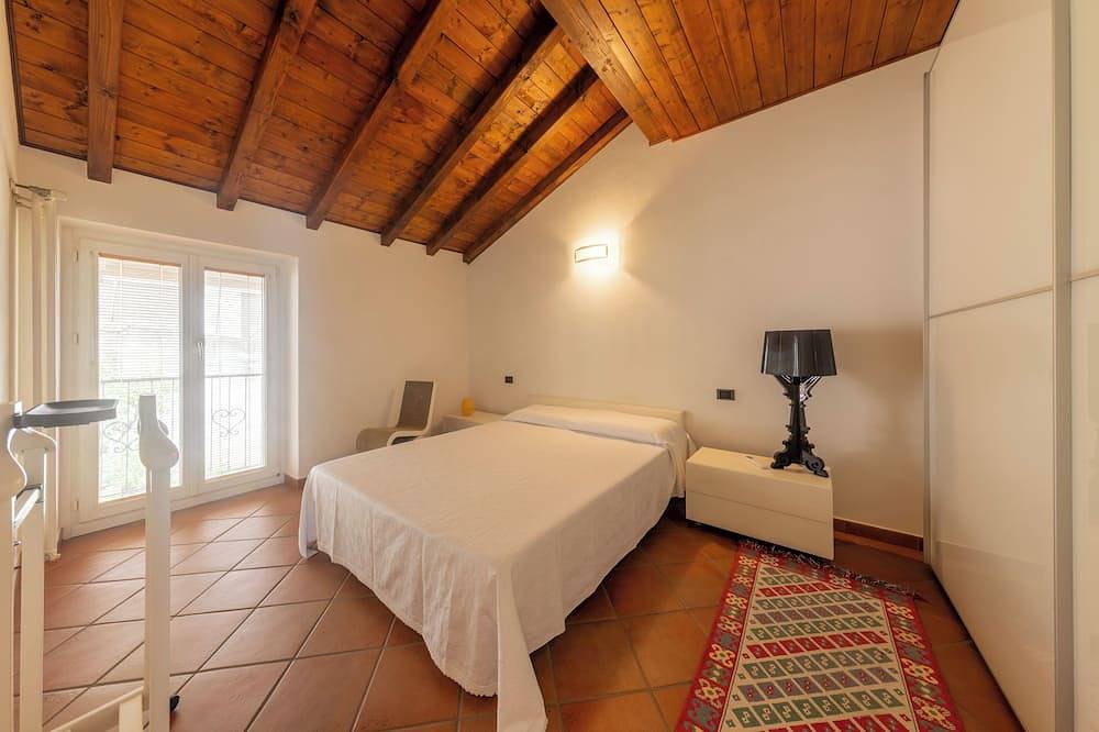 Ganze Wohnung, Bright penthouse on Lake Como with breathtaking view. in Colonno, Comer See