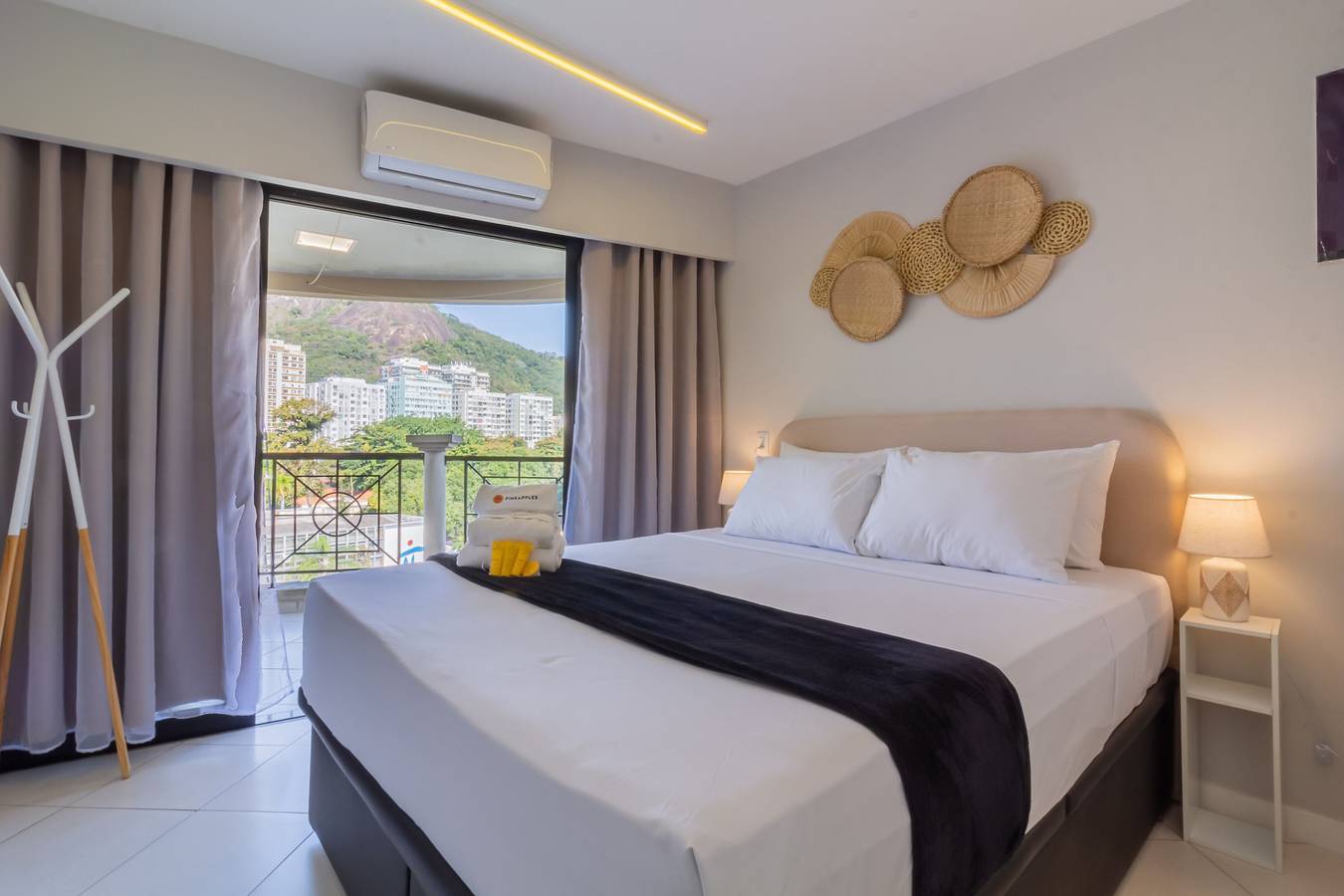 Entire apartment, Apartment in Botafogo with balcony | Gsv301 in Botafogo, Rio de Janeiro