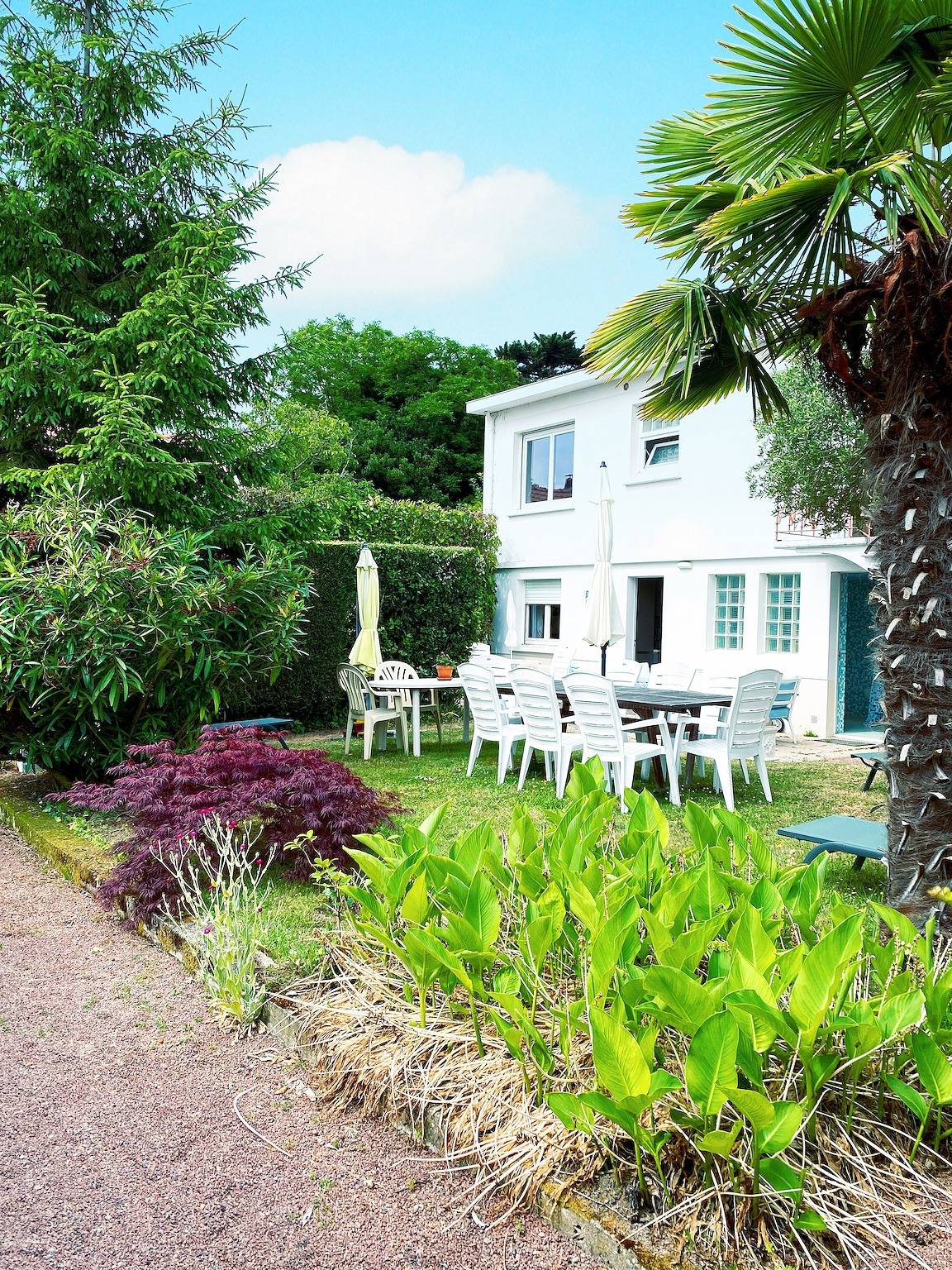 Vacances en Bord De Mer, spacieuse et chaleureuse, jardin arboré et Wi-Fi in Pornic, Côte de Jade