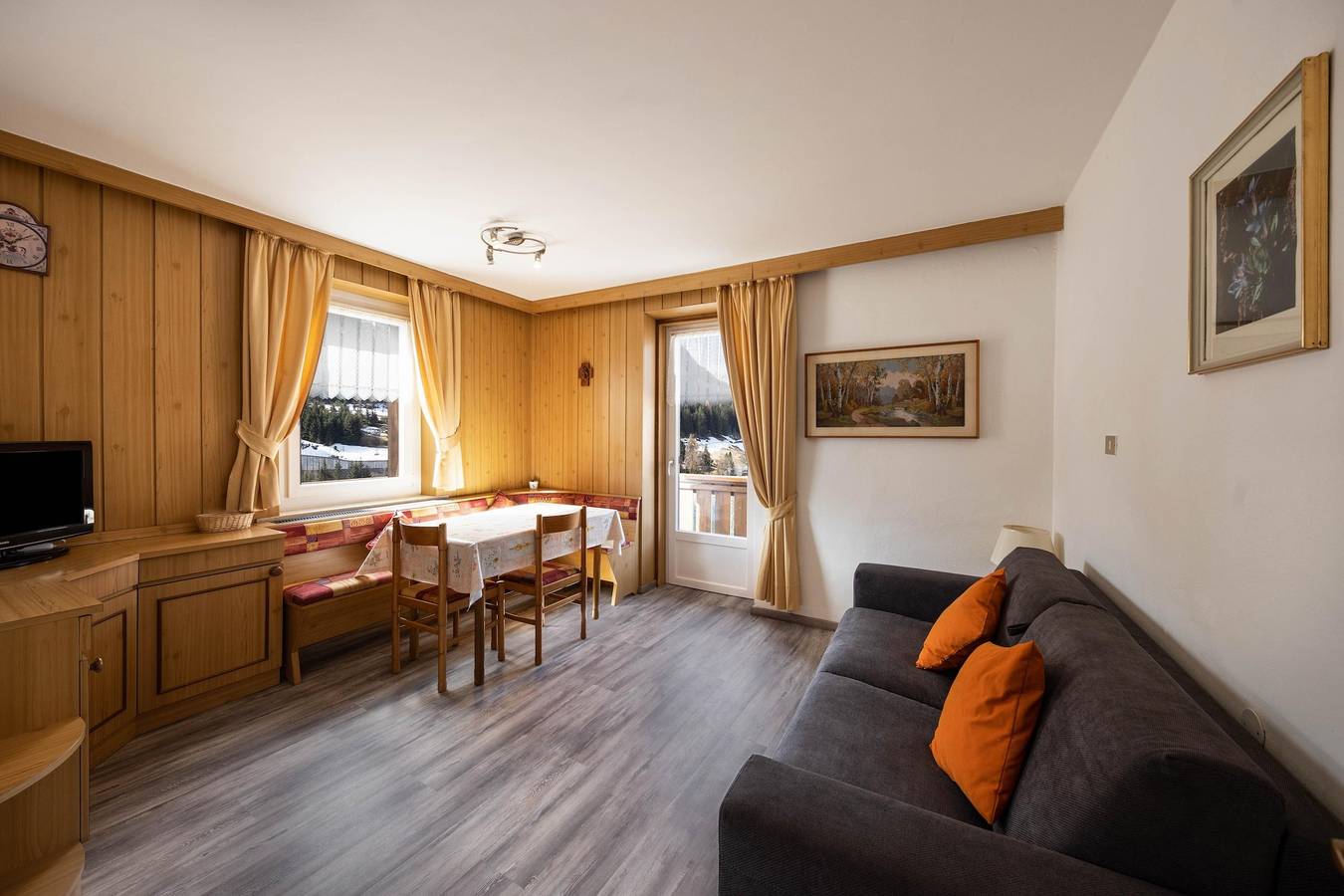 Ganze Wohnung, Ferienwohnung Appartamento Primavera 1 mit Bergblick, Wlan, Balkon und Garten; Parkplatz vorhanden in Moena, Dolomiti Superski