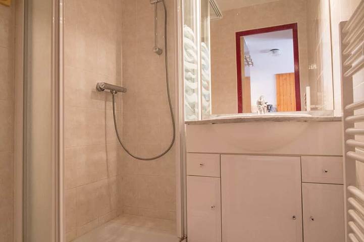 Gîte pour 7 personnes, avec terrasse dans Office De Tourisme De Val Cenis Lanslebourg - 4