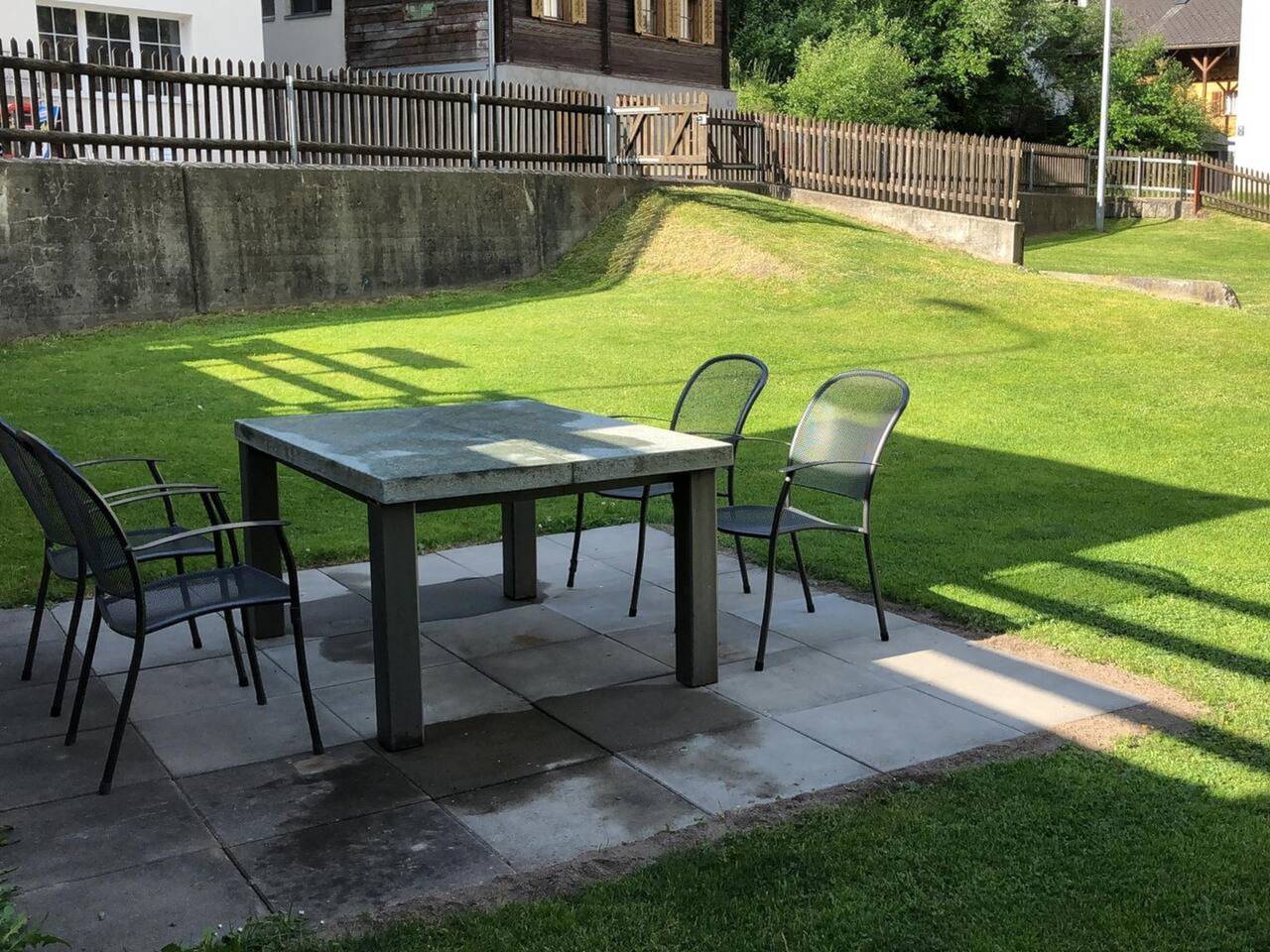 Geheel vakantieappartement, Vakantieappartement voor 4 personen met tuin in Brigels, Alpenarena (Flims/Laax & omgeving)