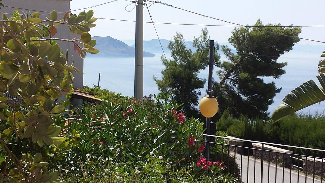 Salina Acroeoliano monolocali in villa in Leni, Salina