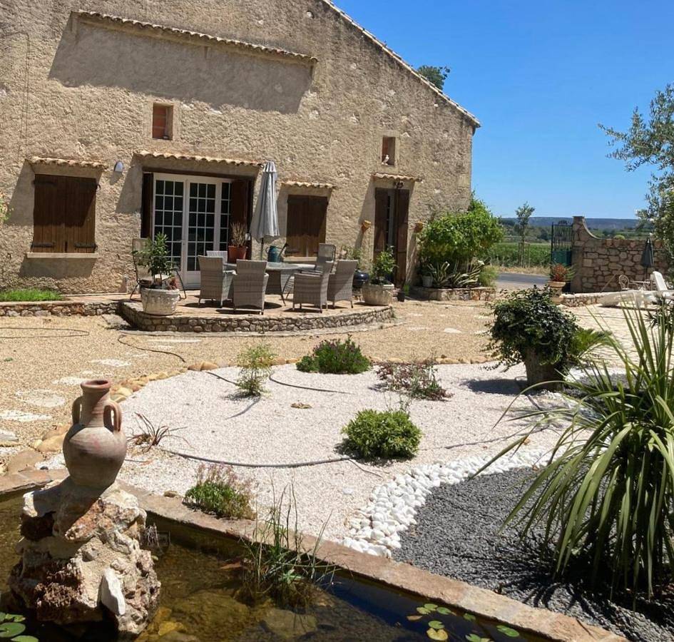 Double Room with Shared Bathroom in Cournonsec, Côte méditerranéenne (France)
