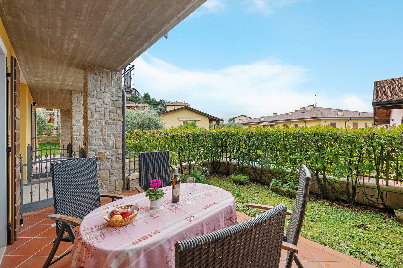 Appartamento intero, Appartamento "Puro relax tra lago e montagne" con piscina, terrazza e idromassaggio in San Zeno di Montagna, Prealpi Gardesane