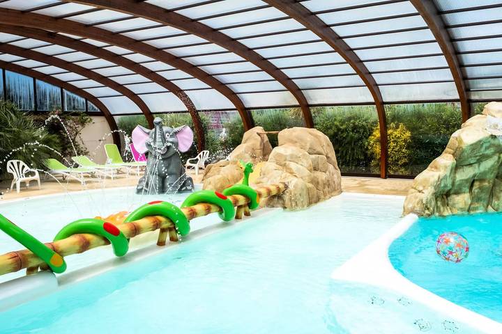 Mobilheim | Premium | 3 Zi. | 6 pers. | Ãœberdachte Terrasse | A/C | Tv in La Flotte, Ile de Re