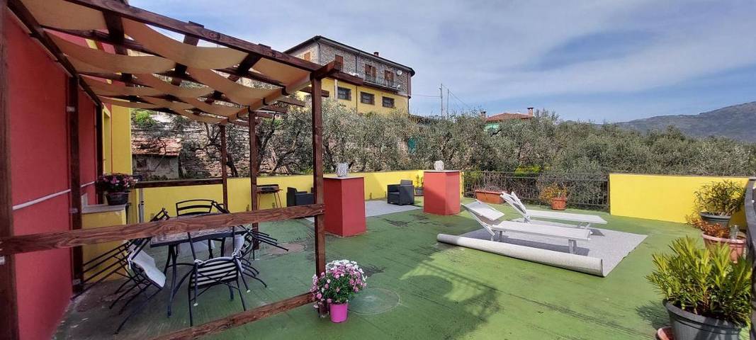 Gîte pour 5 personnes, avec vue et jardin à Lucinasco