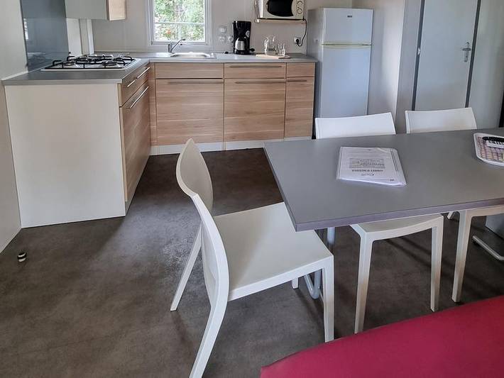Camping de Ceyreste - Mobilheim 6 personen - Confort 3 Schlafzimmer 8.60m x 4m (34m²) + halbüberdachte Terrasse + Klimaanlage + Fernseher in Ceyreste, Marseille und Umgebung
