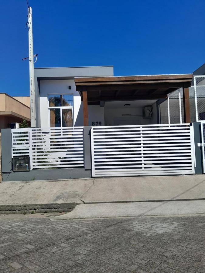 Casas e apartamentos de temporada para 5 pessoas, com balcão e piscina, com animais de estimação em Passo de Torres