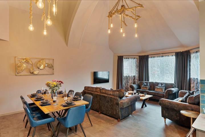 Holiday rental for 8 people, with garden and terrace as well as hot tub in Newquay