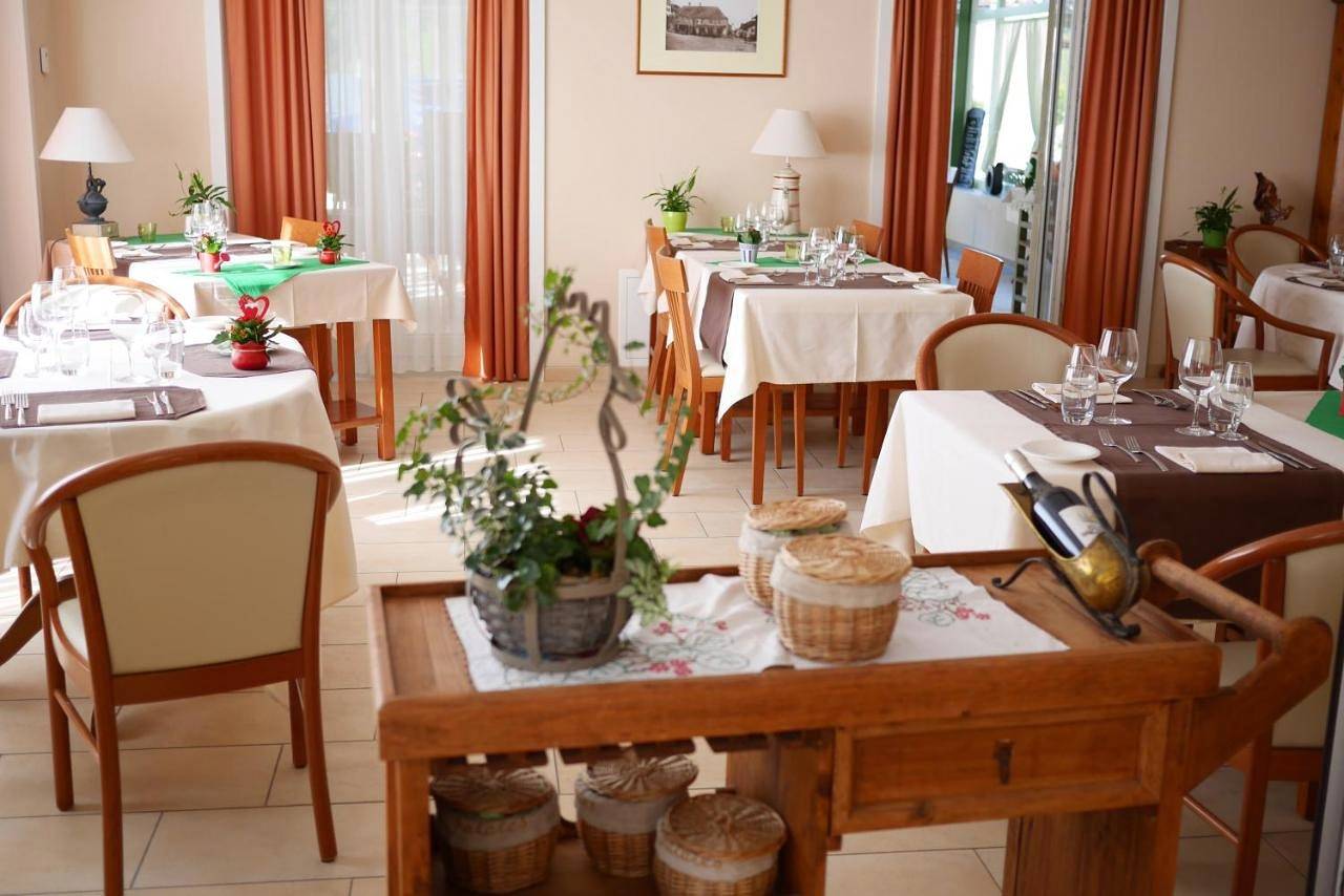 Auberge Aux Deux Sapins in Montricher, Massif du Jura