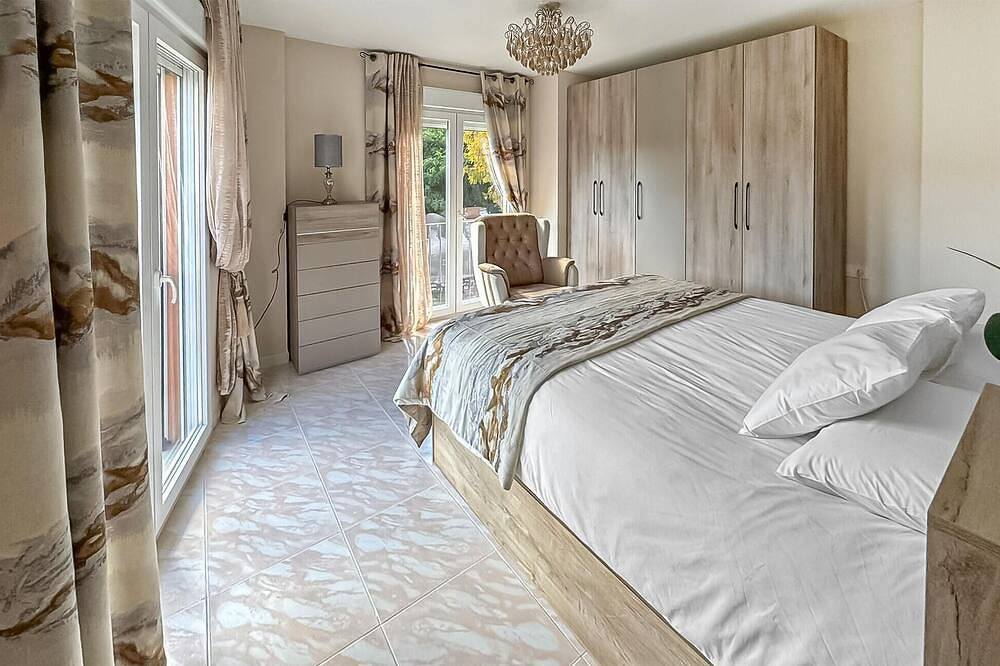 Nice home in Cenes de la Vega in Environs de Sierra Nevada, Cenes de la Vega